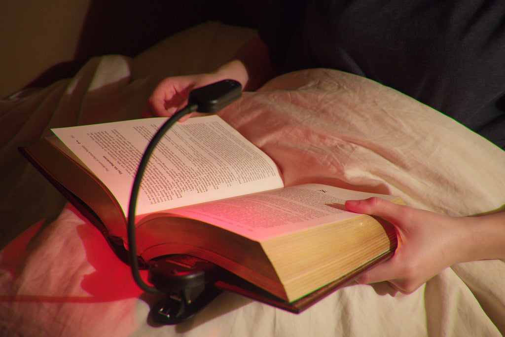 Flicker-Free Red Light Reading Light