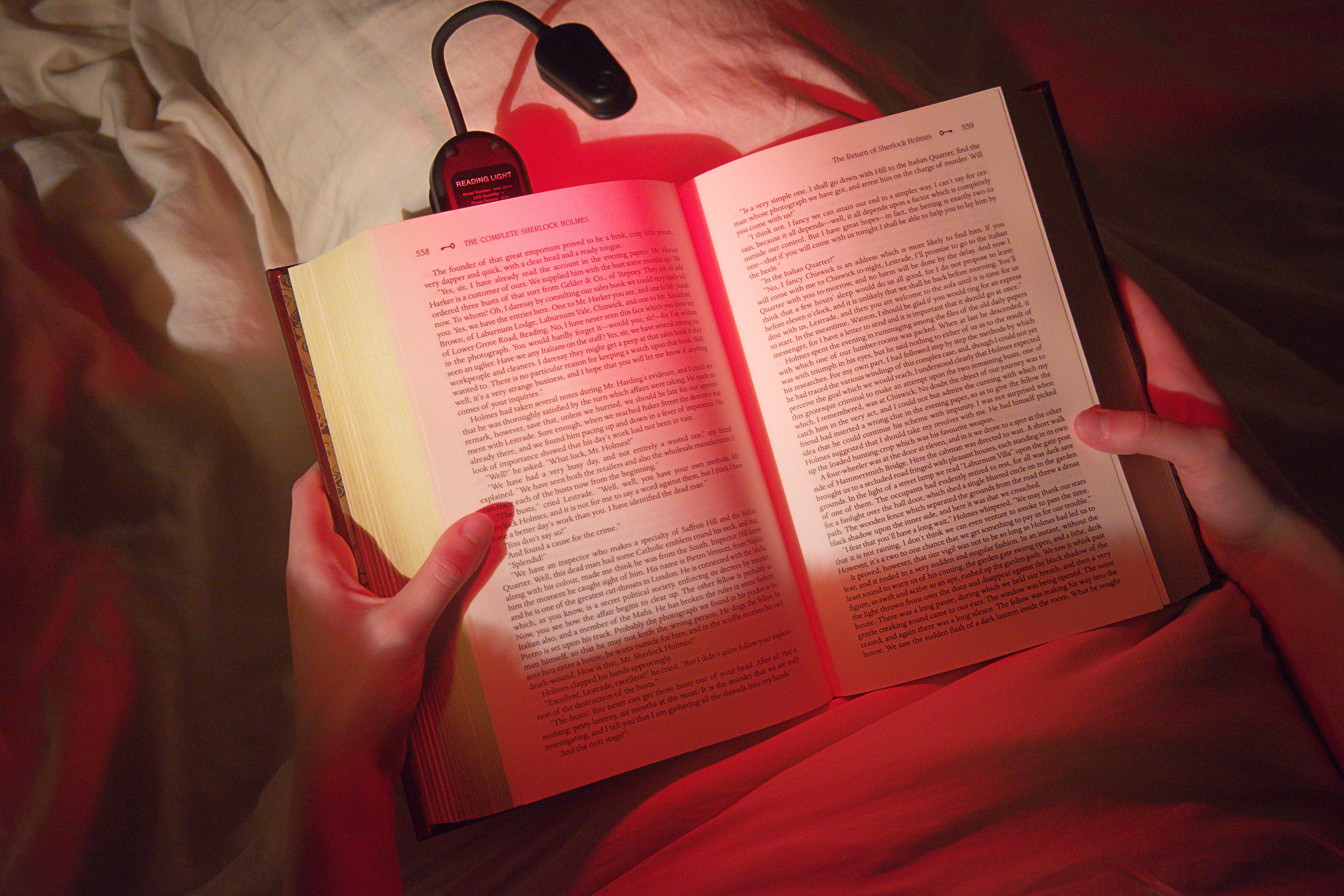 Flicker-Free Red Light Reading Light